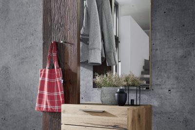 Massivholz-Garderobe