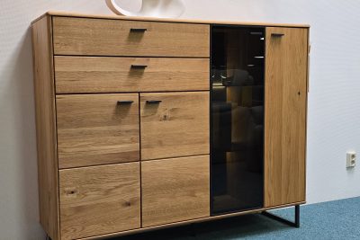 modernes Sideboard in Holz mit 2 Schubkästen und 4 Türen