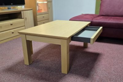 Couchtisch in Eiche Sand massiv mit Schubkasten. Breite 100 cm.