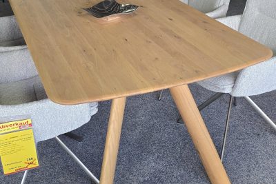 feste Größe in 180 x 100 cm, Eiche massiv satin gebeizt mit Soft-Edge-Profil.